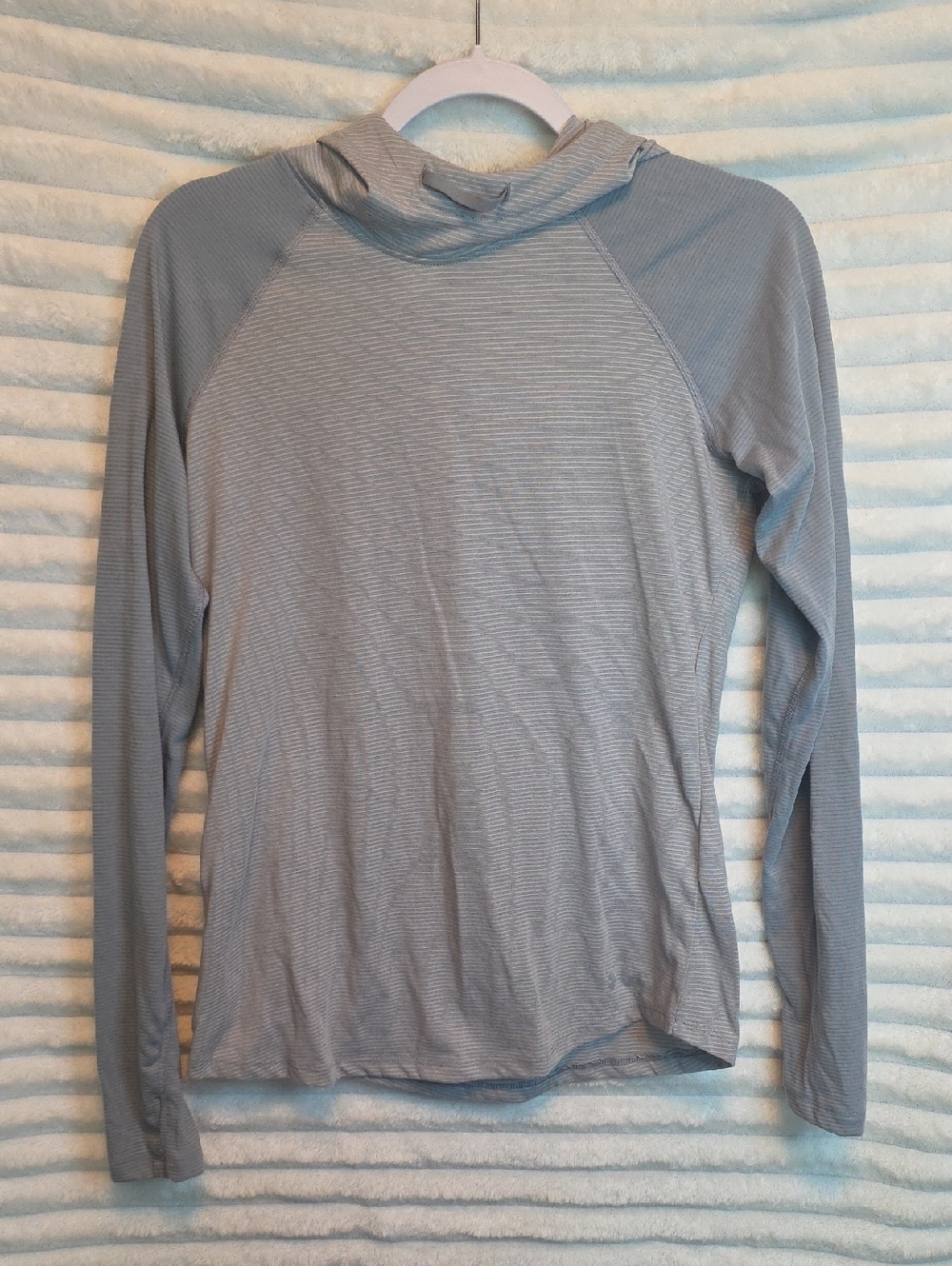 0200 Under Armour Light Weight Striped Womens Hooded Long Sleeve-see Description